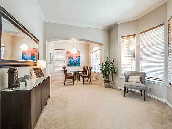 5th image of 2037 Camelot Dr