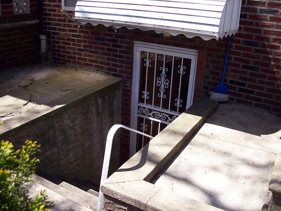 2nd image of 2076 W 12th St