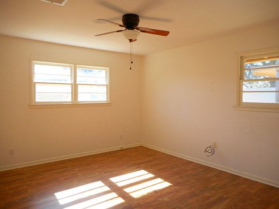 4th image of 2609 Bedford Dr