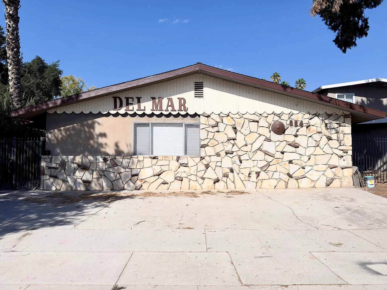 2 bed, 830 sqft, $1,650 — Photo 1