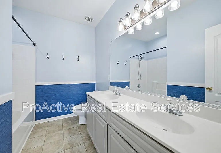 2021 Livingston St — Photo 23