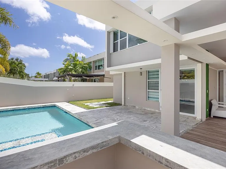 P-25 Paseo Las Olas — Photo 25