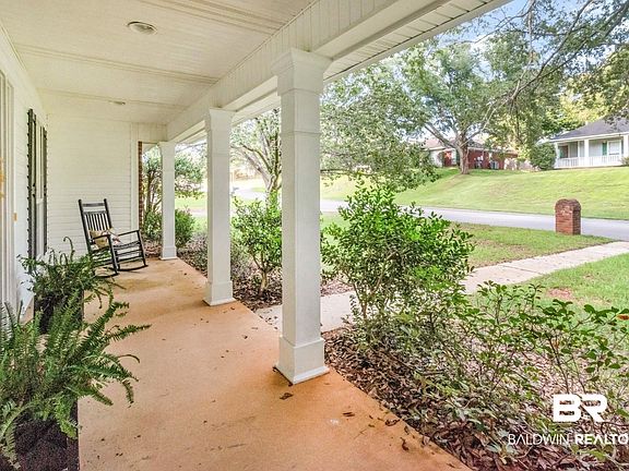 3rd image of 1040 Wakefield Dr W