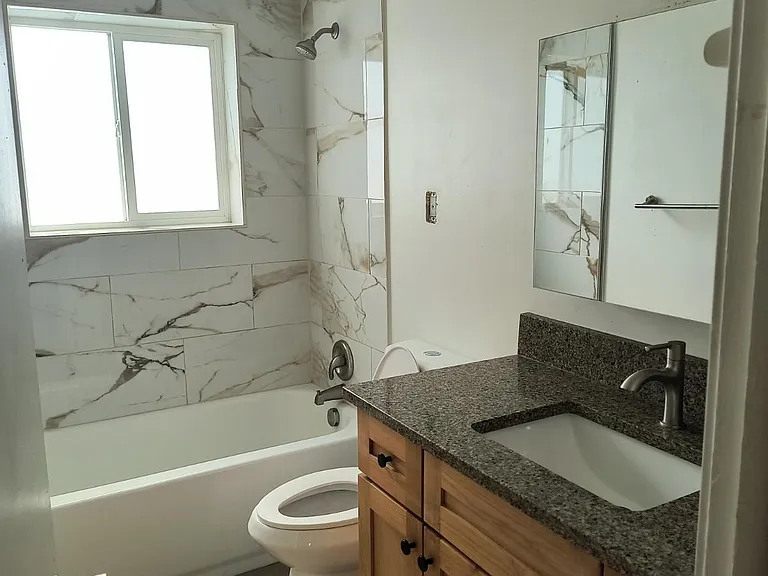 4012 N Vera St #4012 — Photo 2