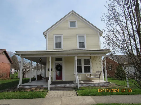 31 College Ave, Buckhannon, WV 26201