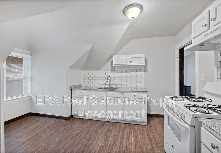 816 Windham Ave #1 — Photo 15