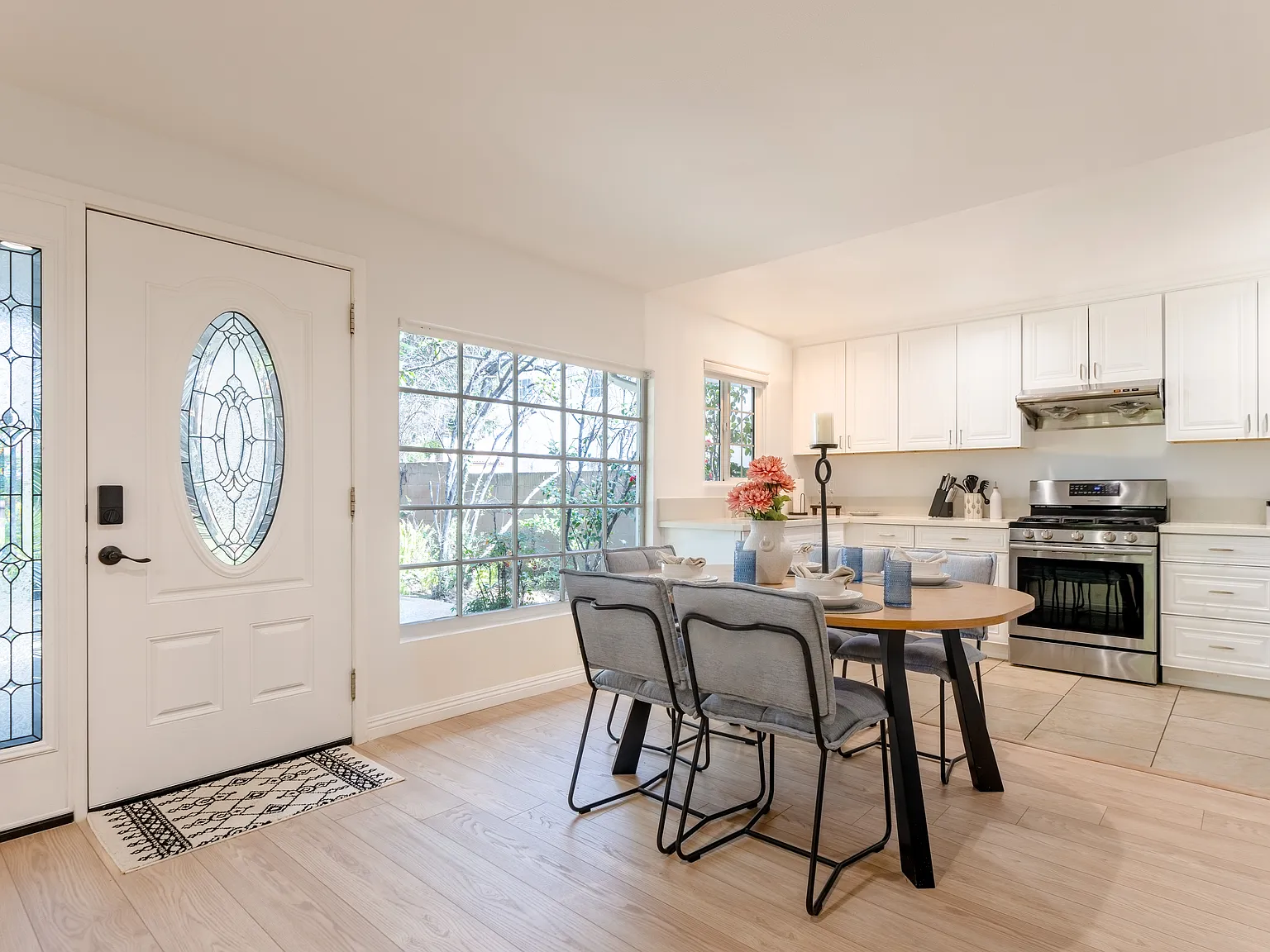 3 bed, 1386 sqft, $4,200 — Photo 3