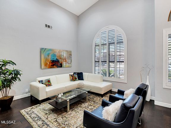 5th image of 217 W Milbrae Springs Dr