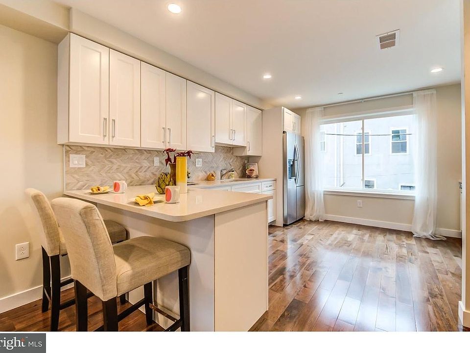 1st image of 2009 Oakford St Unit 2