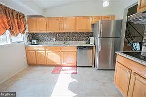 4 bed, 2.5 bath, $3,150 — Photo 3