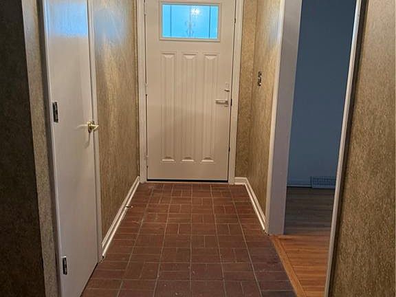 4th image of 613 NE Coronado Ave