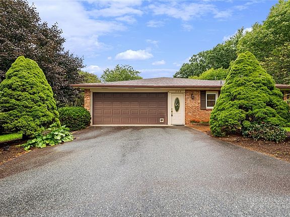 3rd image of 340 Blairmont Drive