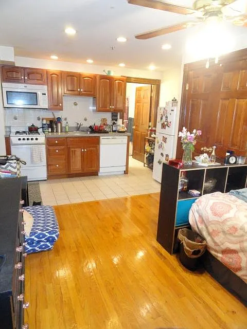 Studio, 400 sqft, $2,200 — Photo 2