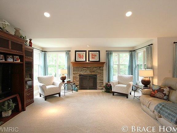 3rd image of 1627 Watermark Dr SE