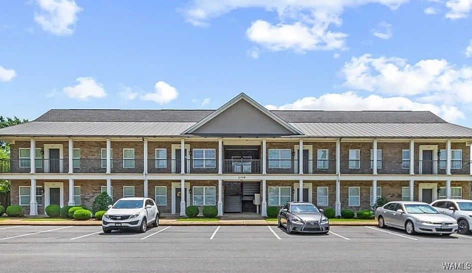 1st image of 2019 Hackberry Ln