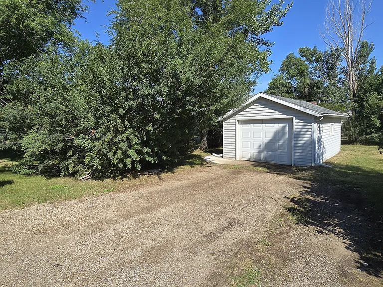 927 37th St SE — Photo 18