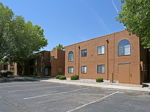 Exterior & Landscaping