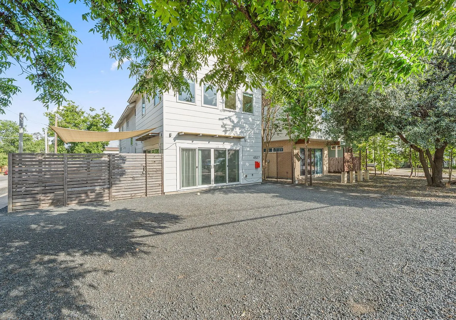 Ut Pre-Lease: Newly Constructed In 2014: 6 Bed / 4 Bath, North Campus, Parking, Wood Floors, W/D — Photo 4