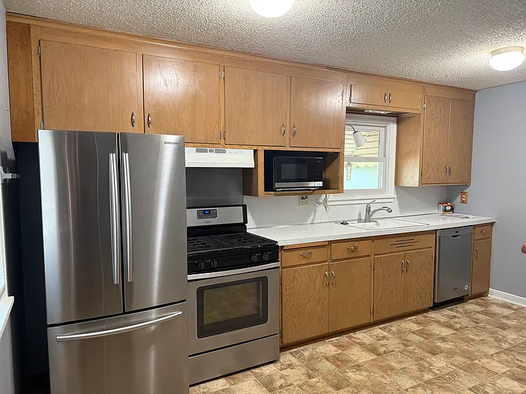 2000 County Road F E — Photo 2