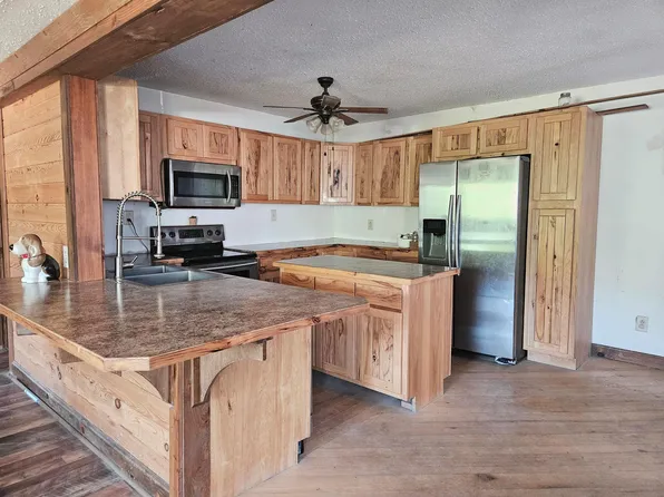 133 N 2nd St, Zaleski, OH 45698