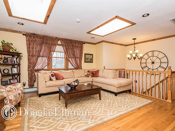 5th image of 31 Richmar Dr