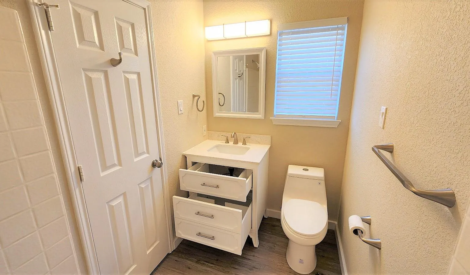 1 bed, 702 sqft, $995 — Photo 4