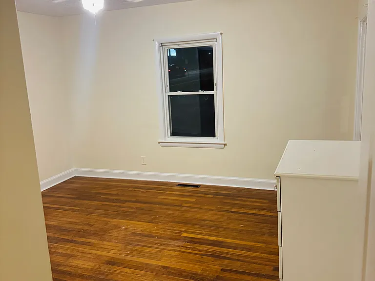 631 Center St — Photo 7