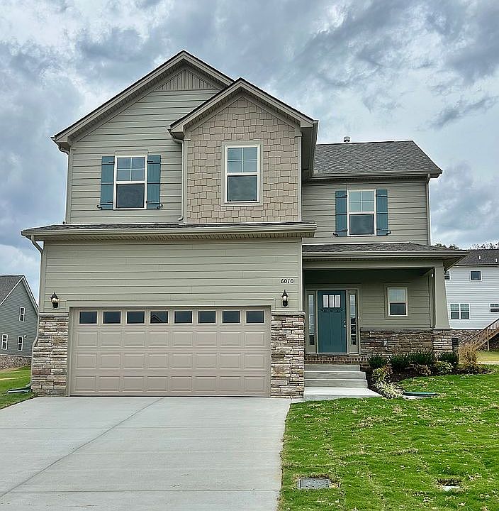 Cul-de-sac sidewalk view 