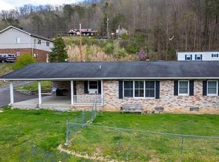 265 Polley St, Elkhorn City, KY 41522
