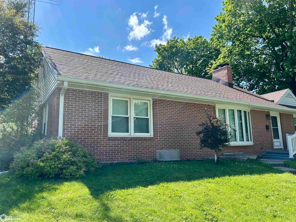 802 10th St, Eldora, IA - View 5