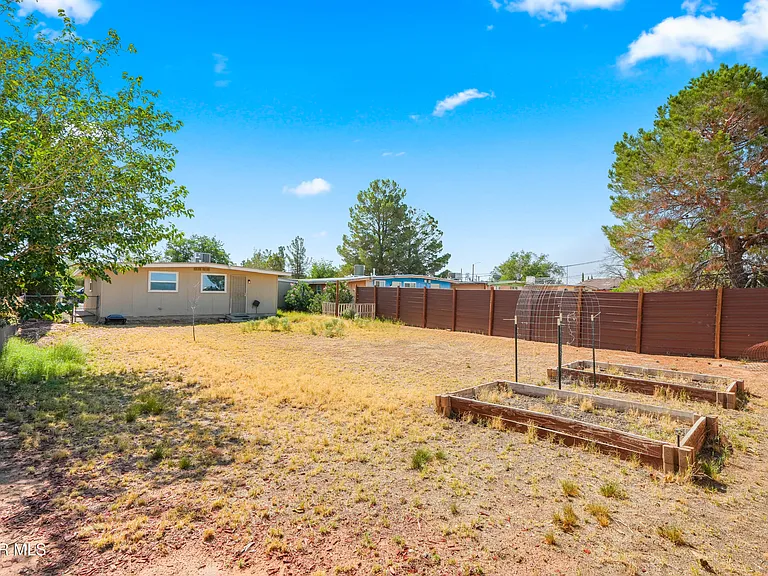3977 Las Casitas Dr #B — Photo 25