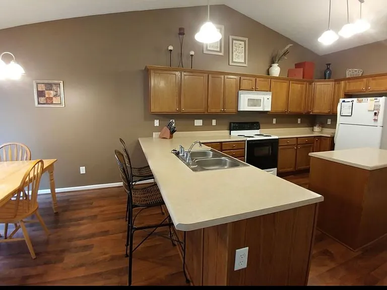 3650 Ellison Dr — Photo 3
