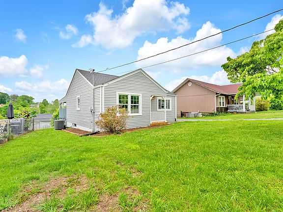 3rd image of 3931 Bond Dr