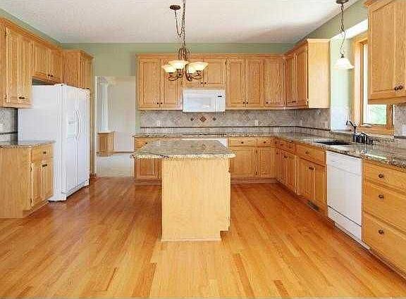 5th image of 10185 Waterfront Dr
