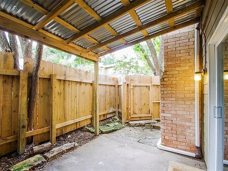 6406 Chimney Creek Cir #B — Photo 15