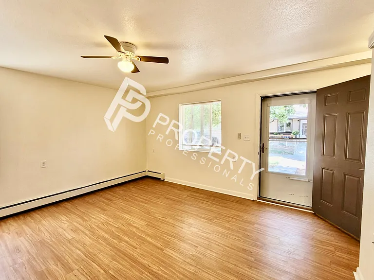 500 N Parachute Ave — Photo 2