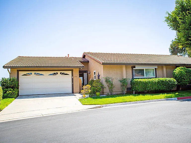 250 Vista Montana Way in cul-de-sac
