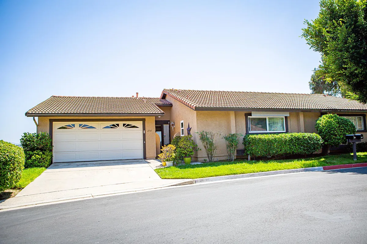 250 Vista Montana Way in cul-de-sac - 250 Vista Montana Way