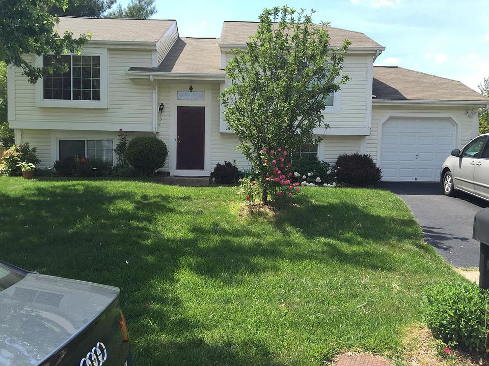 Front Yard - Cul-de-sac