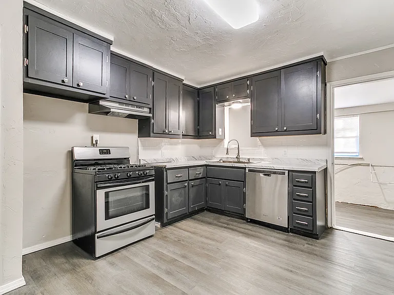 220 E Jacobs Dr — Photo 16