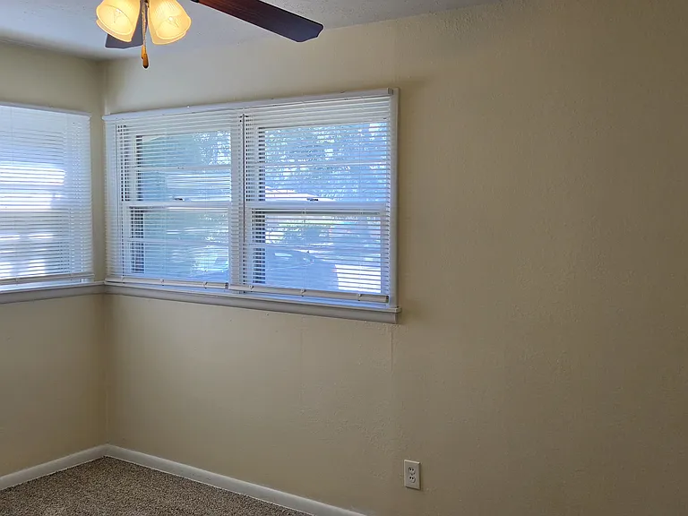 1114 W Greenfield St — Photo 9