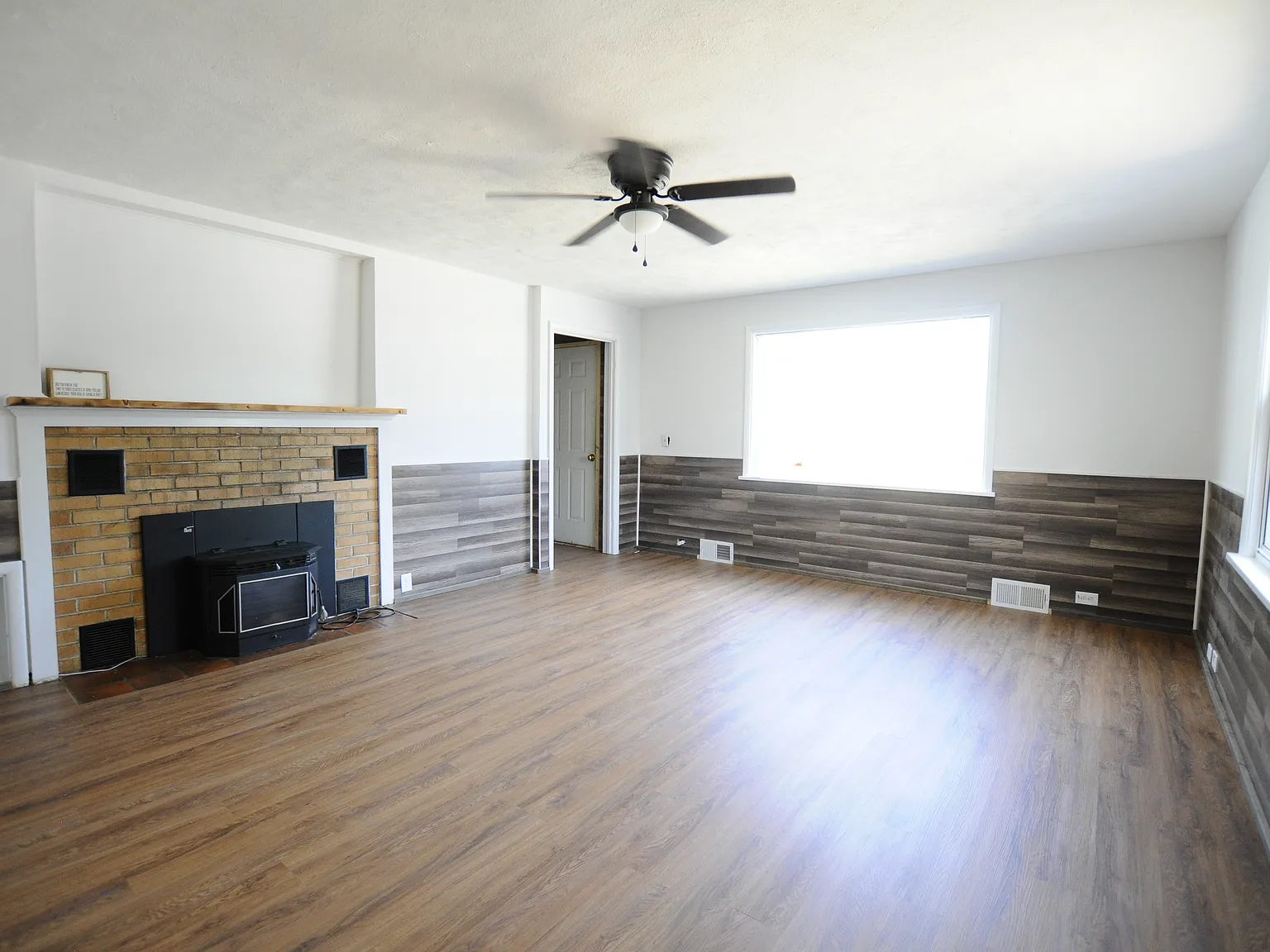 4 bed, 2810 sqft, $2,500 — Photo 2