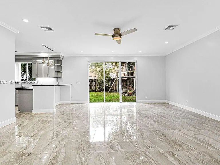 1623 E Harmony Lake Cir — Photo 45