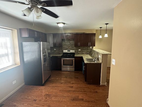 2nd image of 124 N Waller Ave