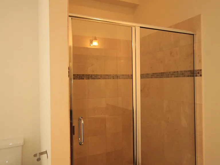 4651 N Greenview Ave #208 — Photo 16