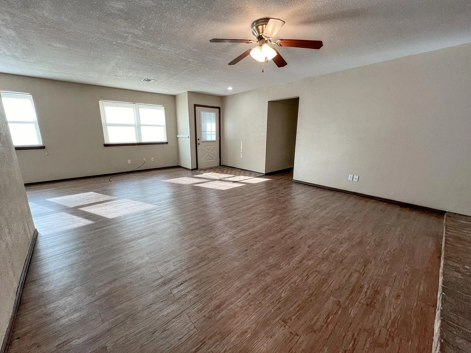 3 bed, 1294 sqft, $1,395 — Photo 4