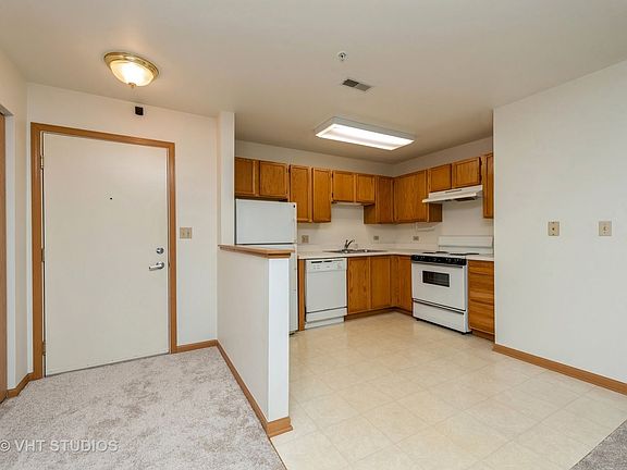 3rd image of 605 Barrington Ave APT 224