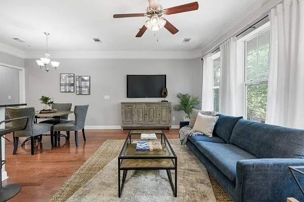 2310 Elliott Ave — Photo 2