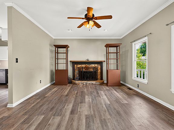 5th image of 846 Honeysuckle Dr