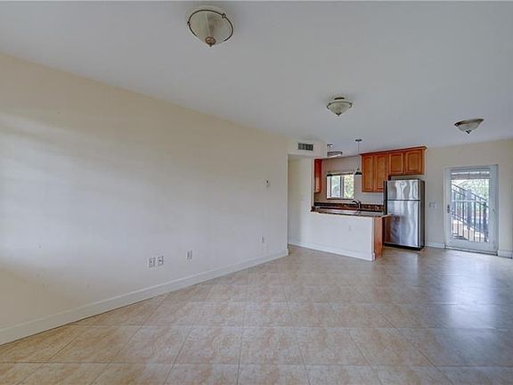 2nd image of 410 SW 15th St APT 105